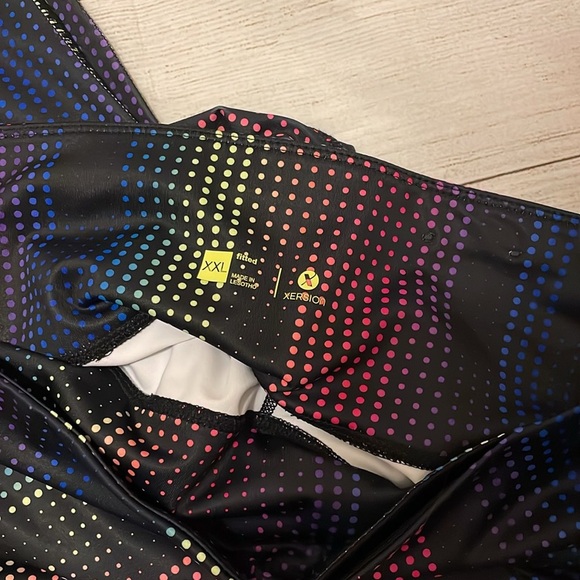 EUC Women’s Xersion Fitted Leggings size XXL​ - Picture 2 of 5